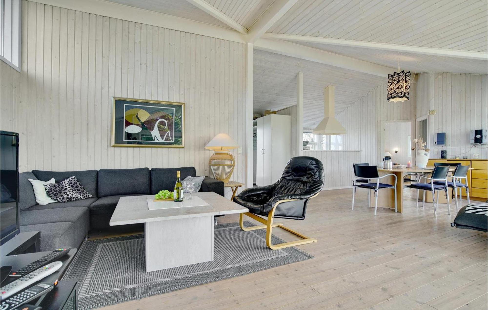 Awesome Home In Stroby With Wifi ภายนอก รูปภาพ